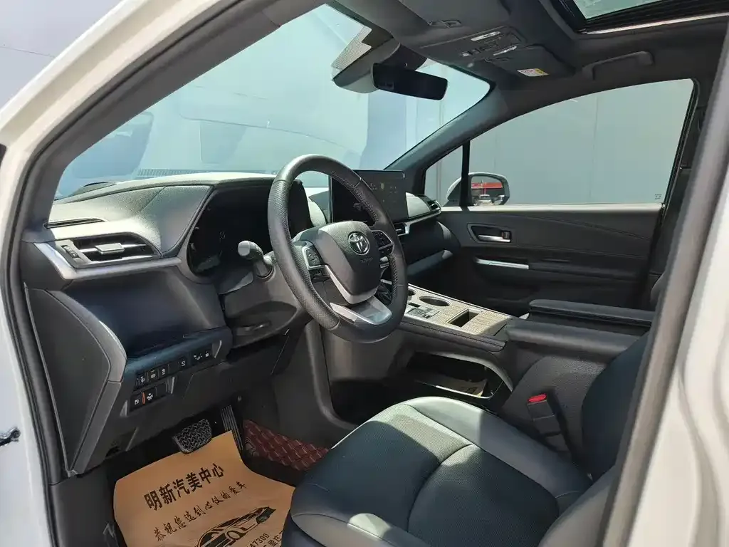 Toyota Granvia — фото 6