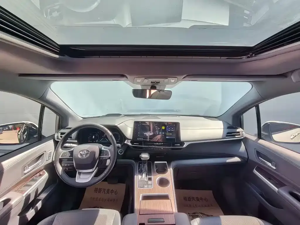 Toyota Granvia — фото 8