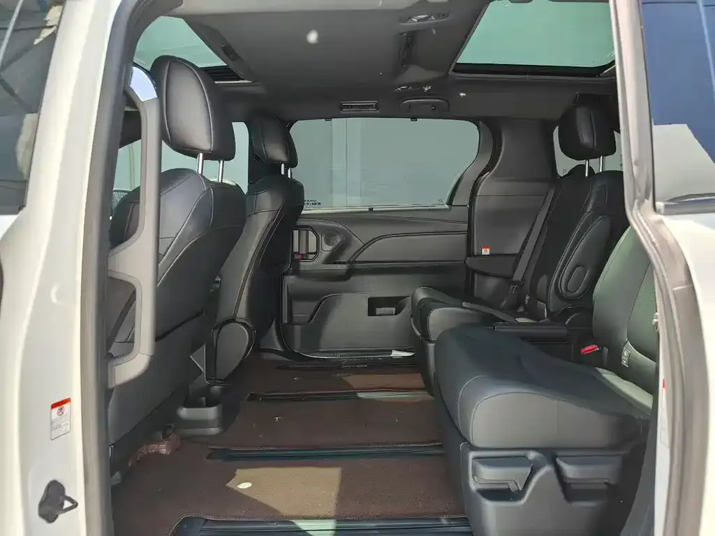 Toyota Granvia — фото 4