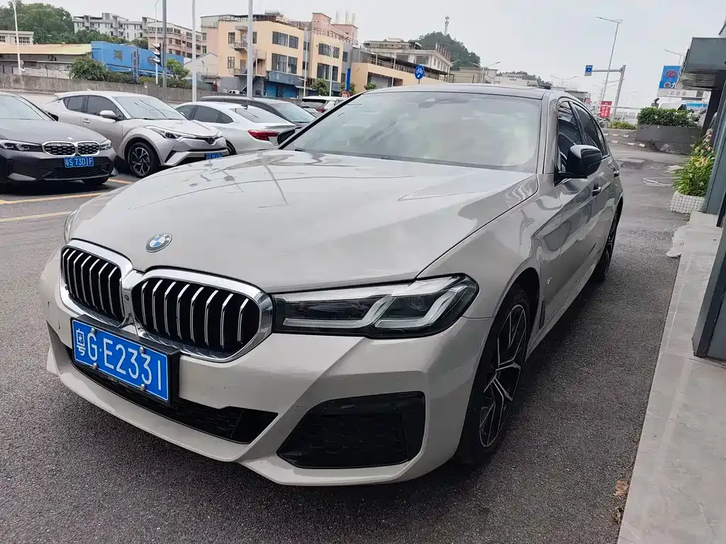 BMW 5 Series — фото 1