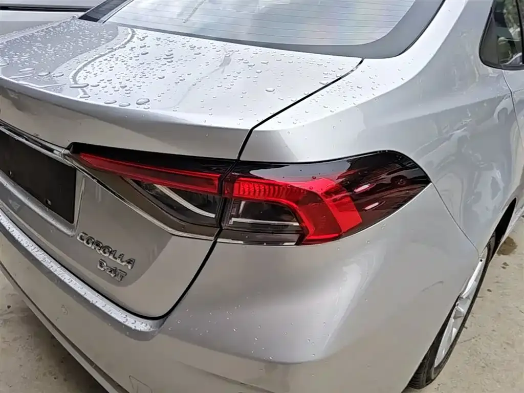 Toyota Corolla — фото 4