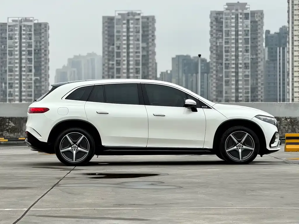 Mercedes-Benz EQS SUV — фото 3