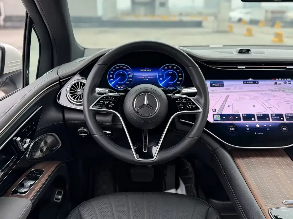 Mercedes-Benz EQS SUV — фото 6