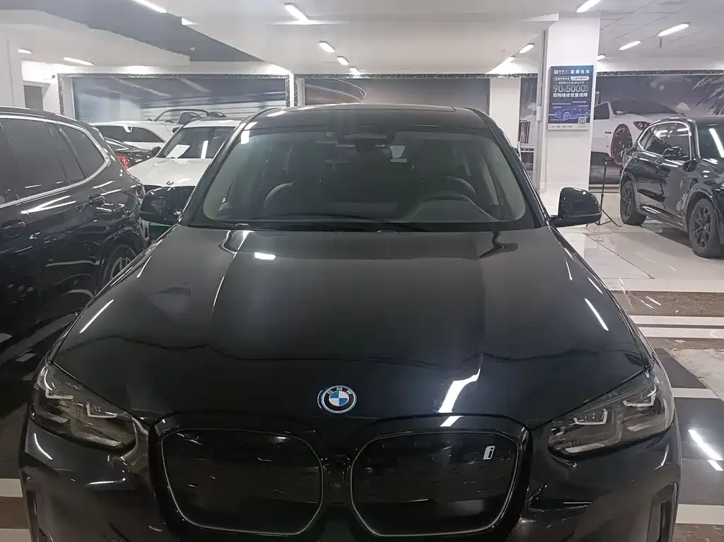 BMW iX3 — фото 10