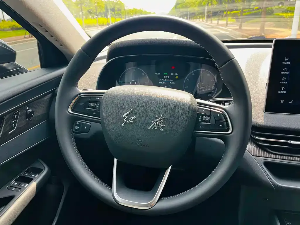 Hongqi E-QM5 — фото 3