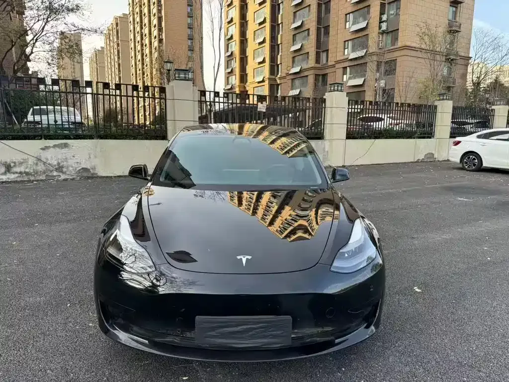 Tesla Model 3 — фото 1