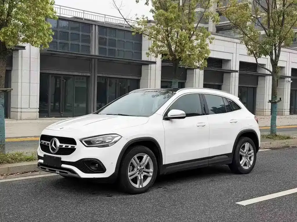Mercedes-Benz GLA — фото 1