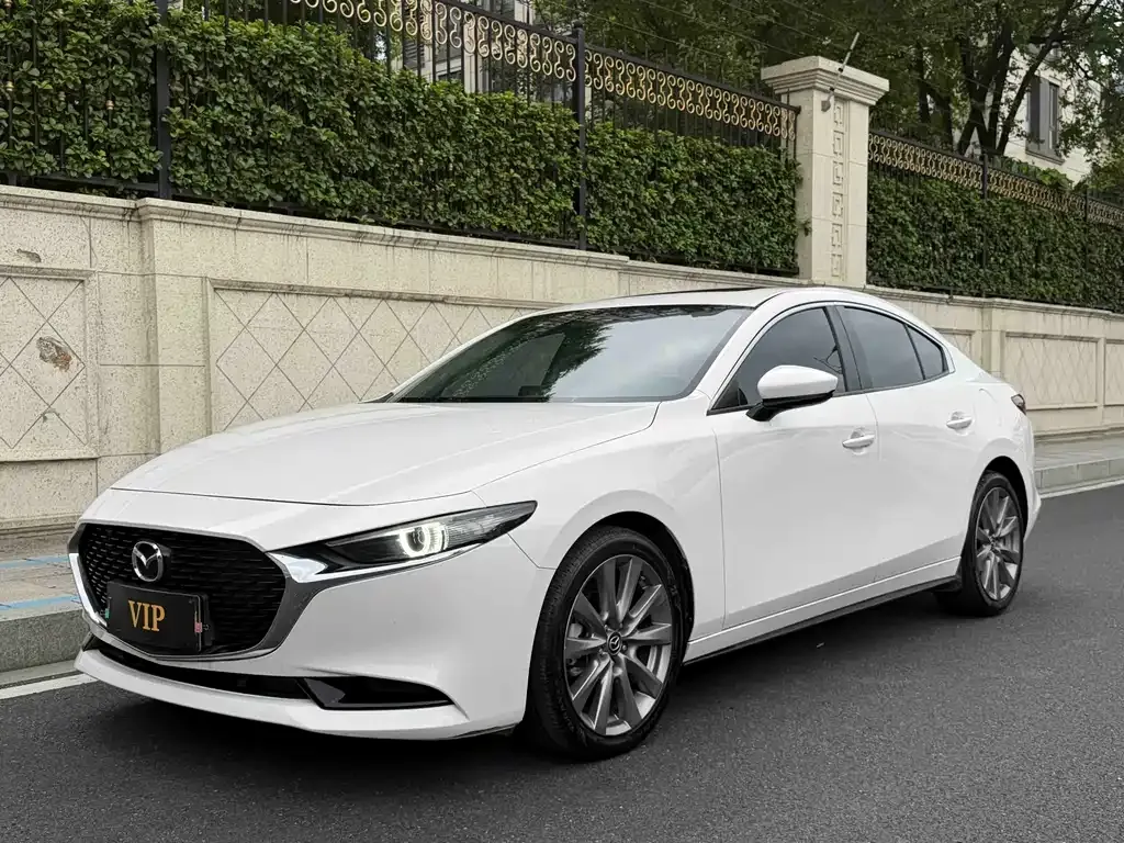 Mazda 3 Axela — фото 1