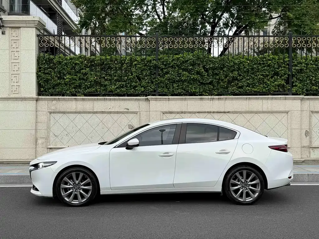 Mazda 3 Axela — фото 10