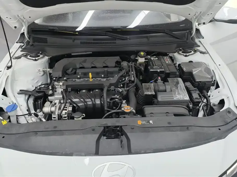 Hyundai Elantra — фото 3