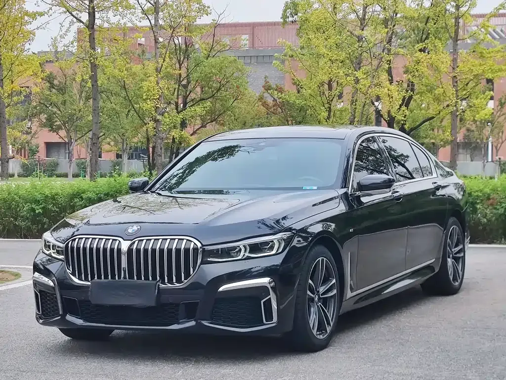 BMW 7 Series — фото 1
