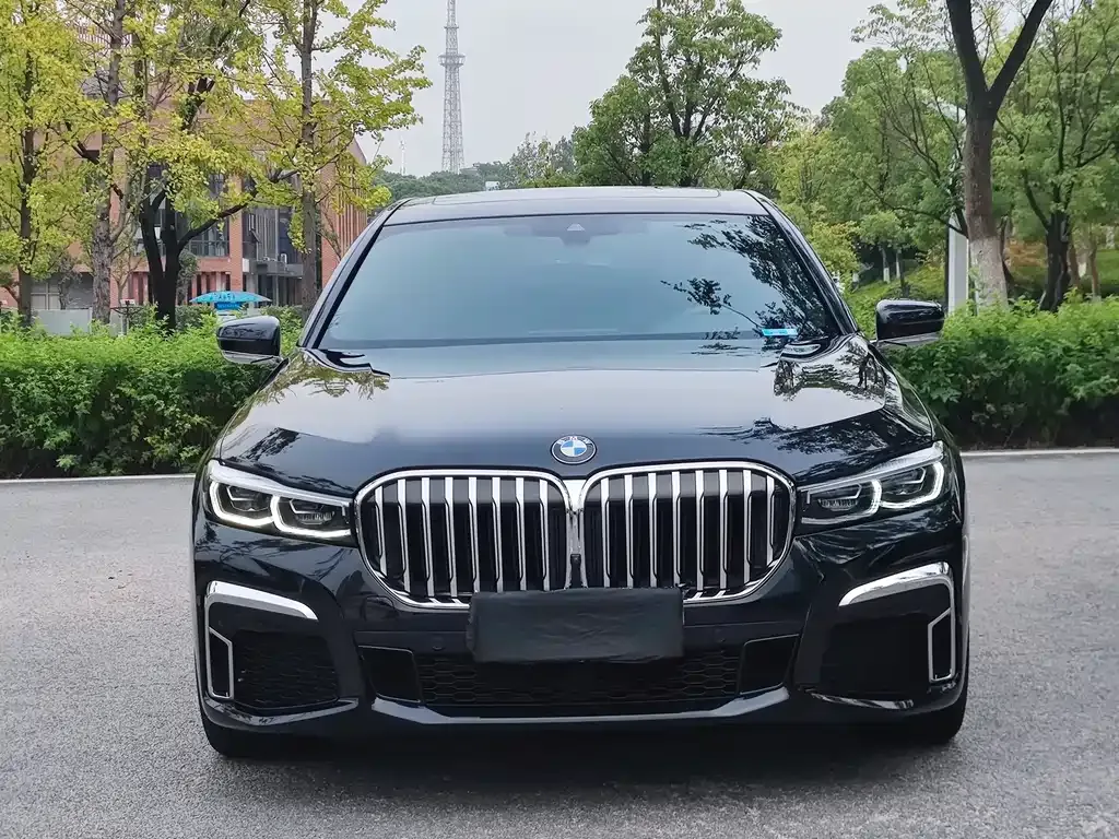 BMW 7 Series — фото 10