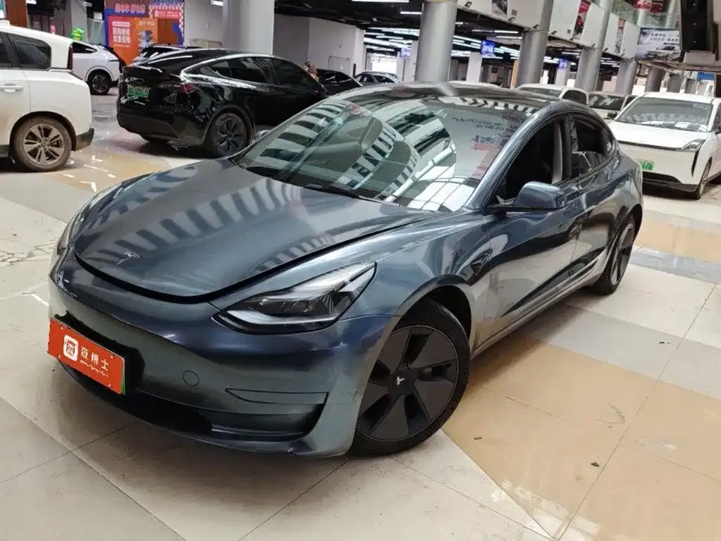 Tesla Model 3 — фото 1