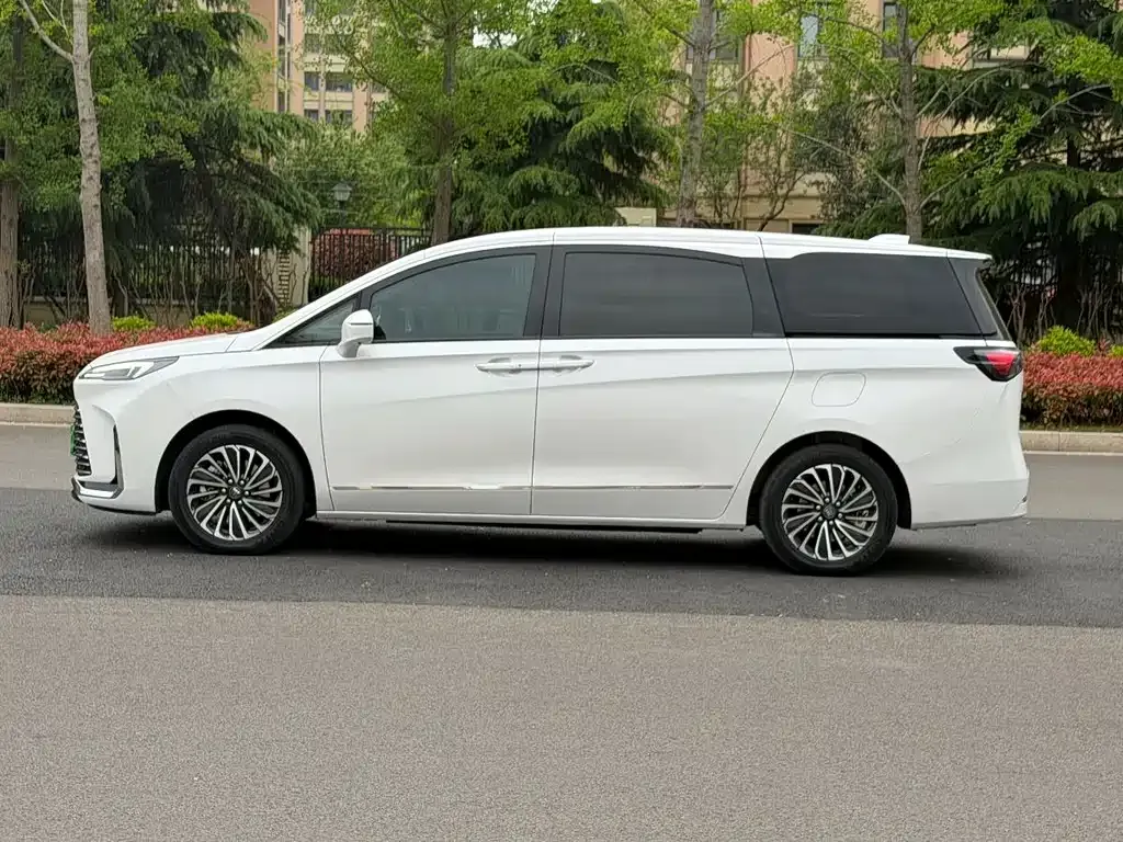 Buick GL8 Hybrid — фото 7
