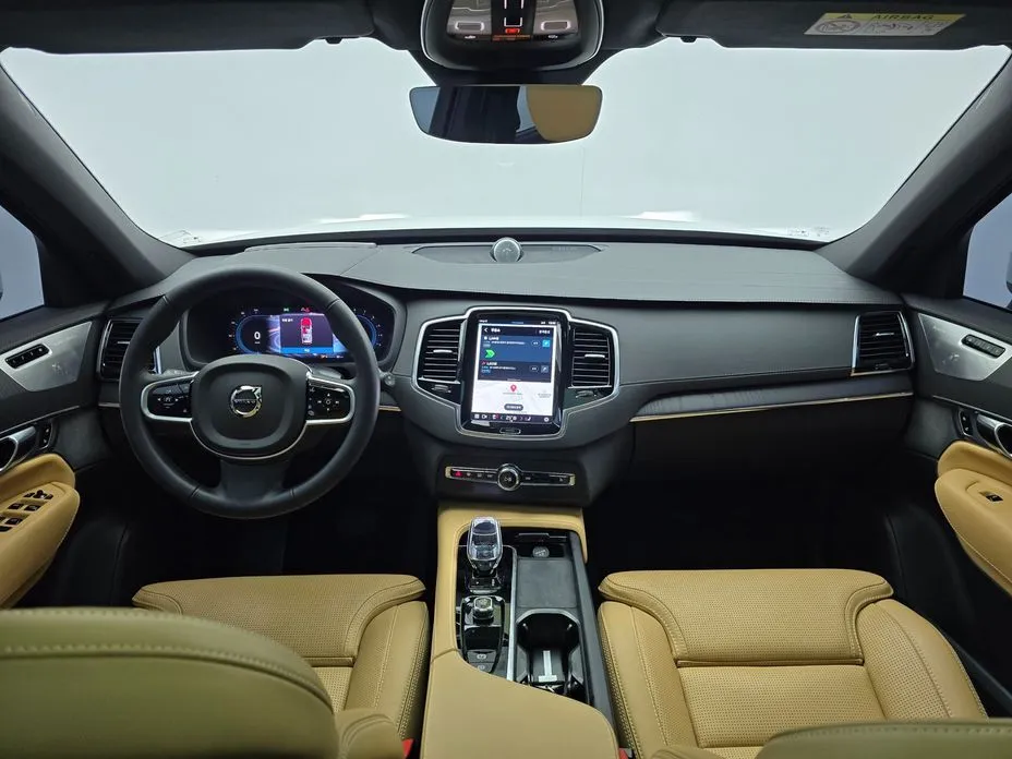 Volvo XC90 — фото 10