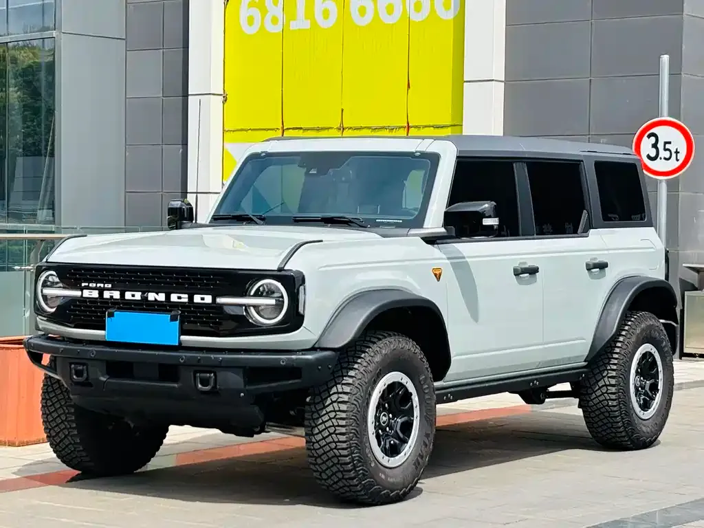 Ford Bronco — фото 1