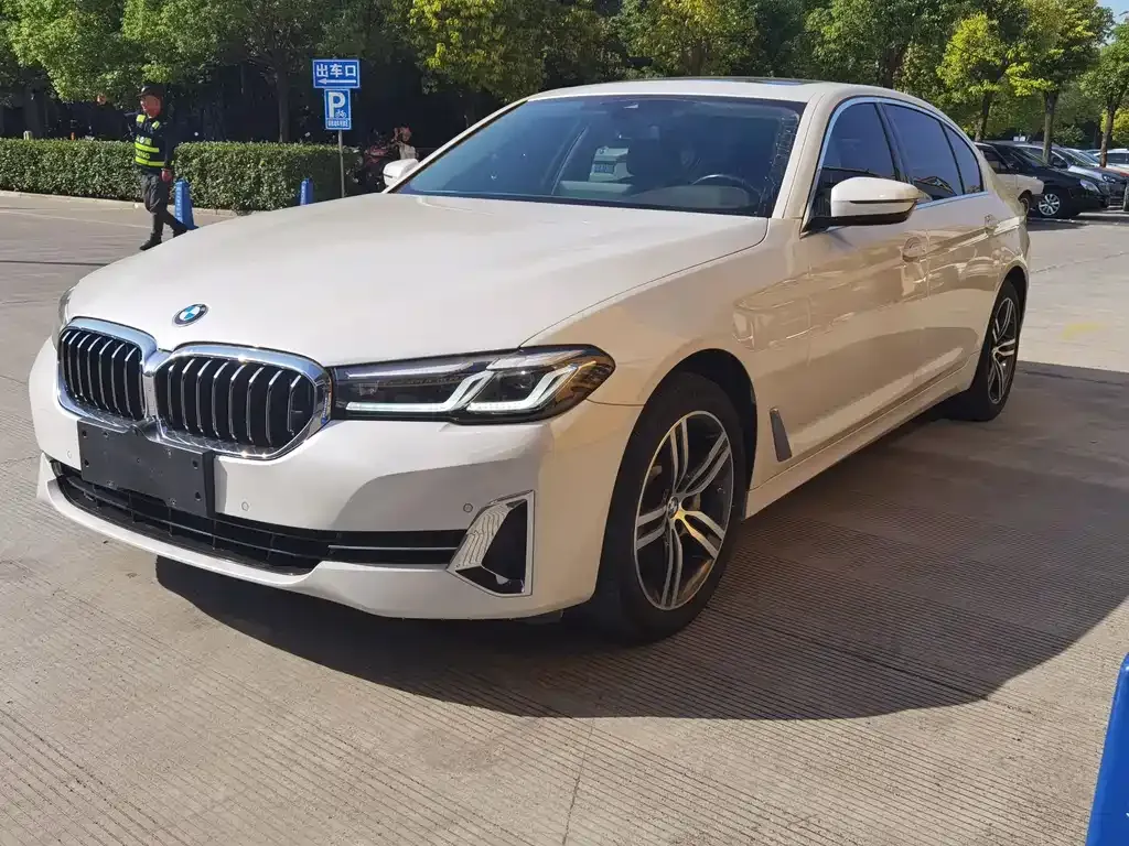 BMW 5 Series — фото 1