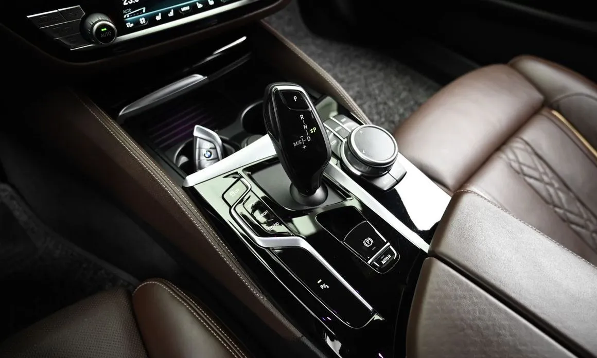 BMW 5-Series — фото 10