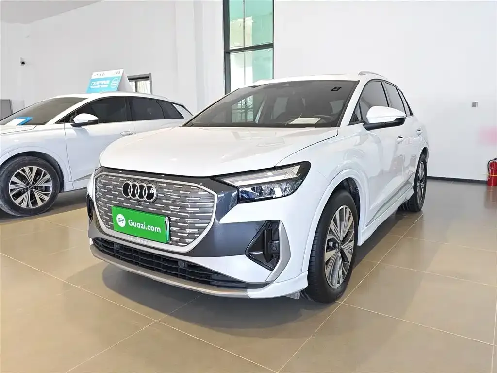 Audi Q4 e-tron — фото 1
