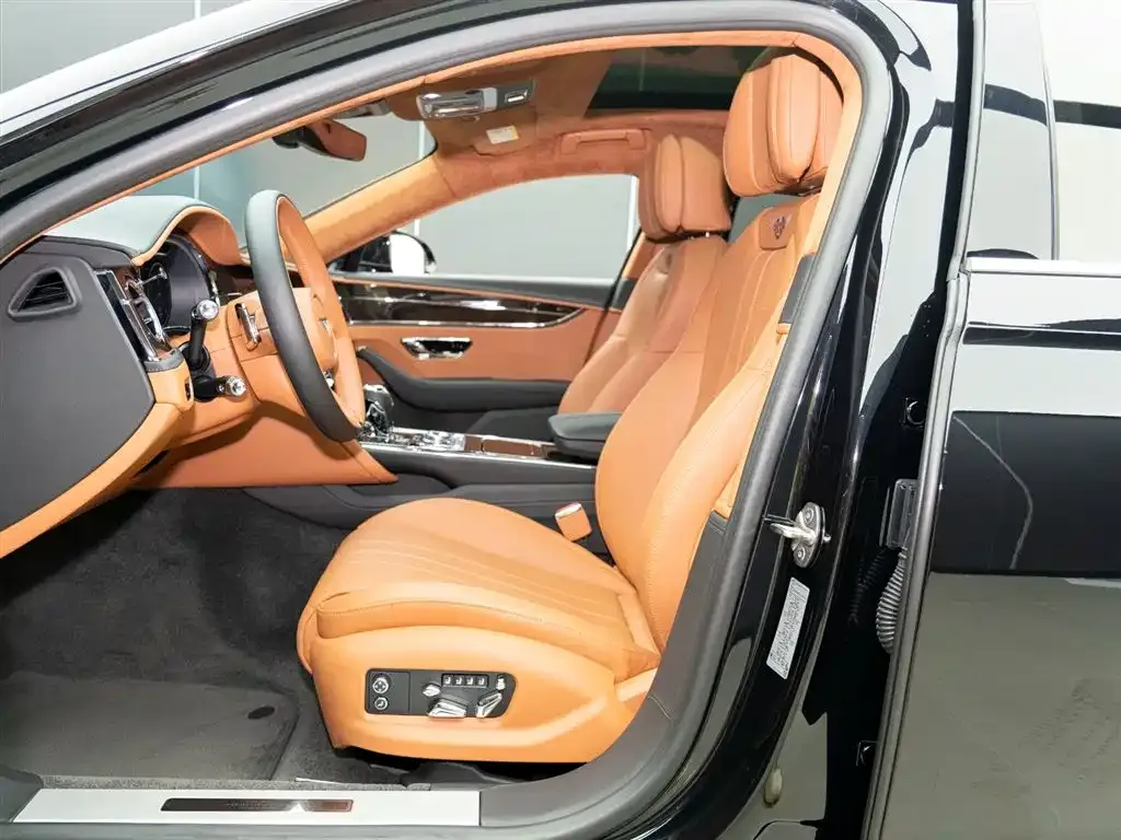 Bentley Flying Spur — фото 10