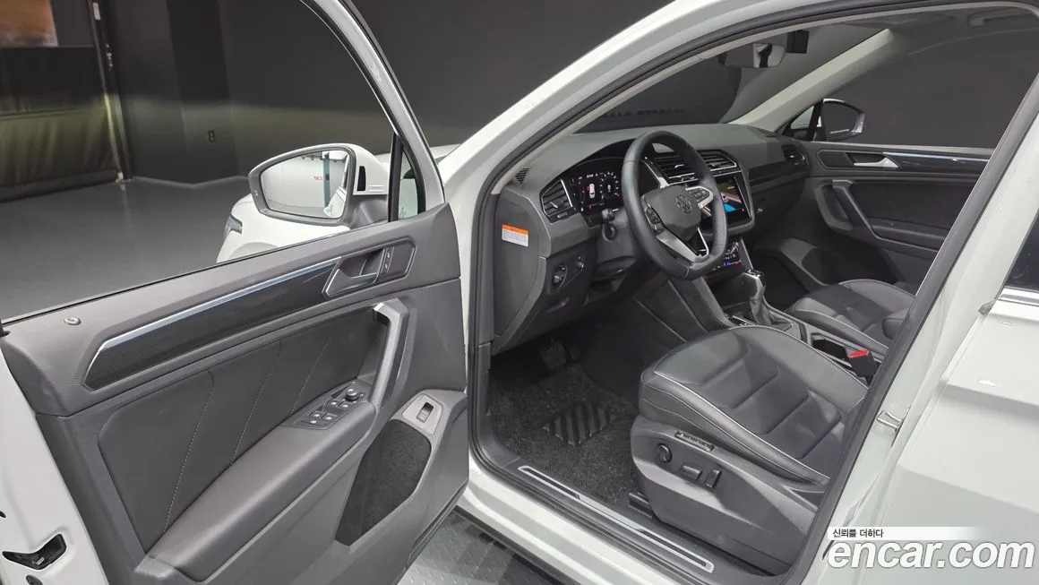 Volkswagen Tiguan — фото 6