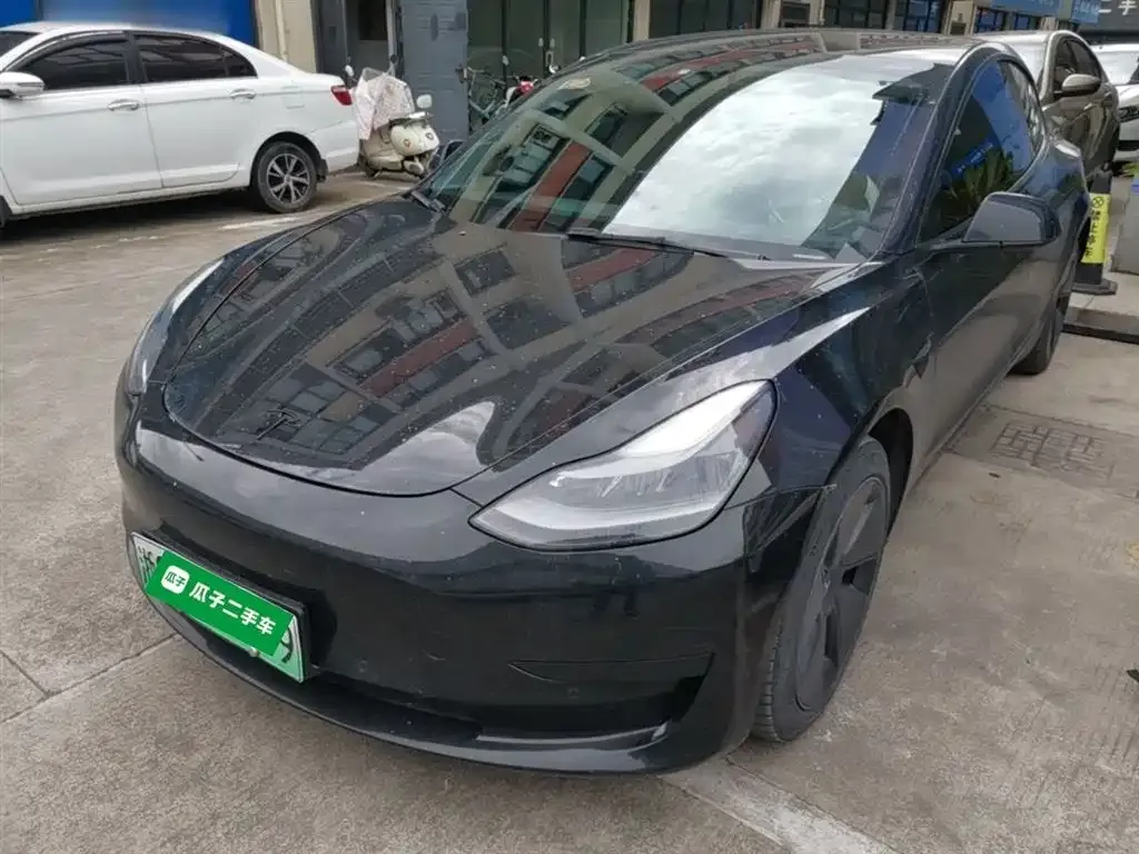 Tesla Model 3 — фото 1