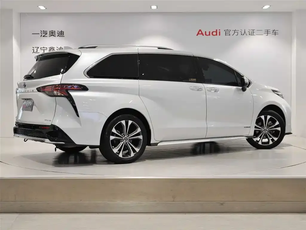 Toyota Granvia — фото 8