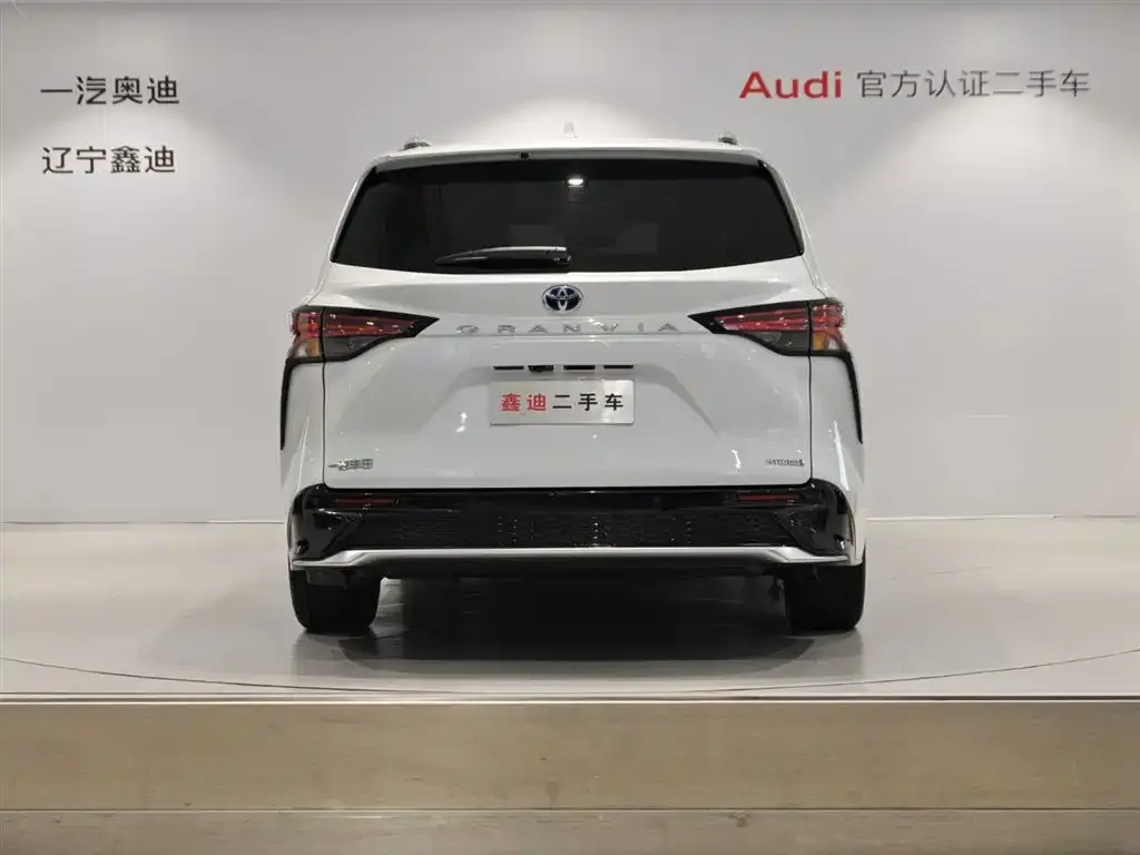 Toyota Granvia — фото 2