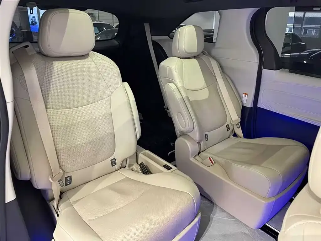 Toyota Granvia — фото 7