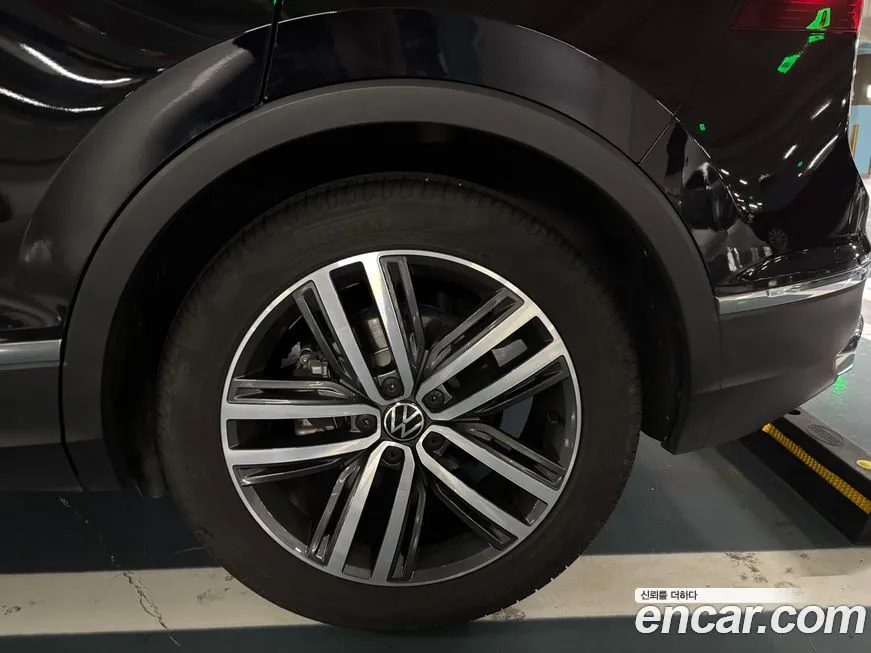 Volkswagen Tiguan — фото 8