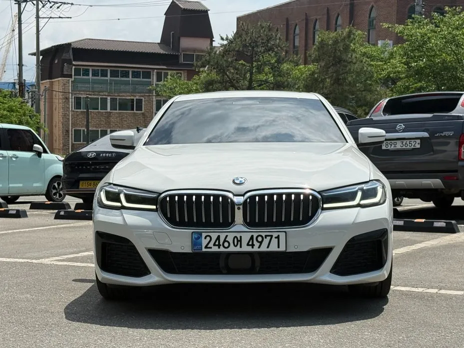 BMW 5-Series — фото 1