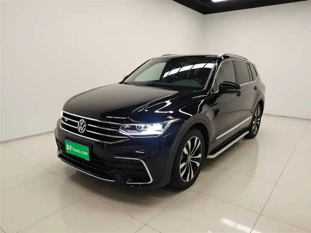 Volkswagen Tiguan L — фото 1