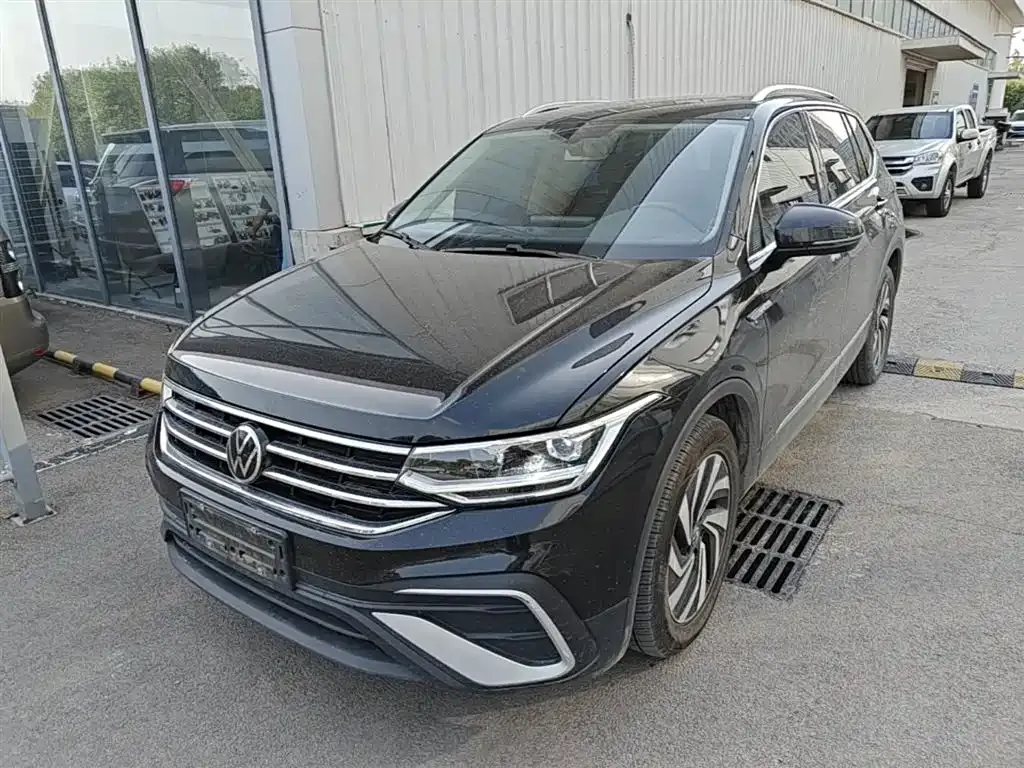 Volkswagen Tiguan L — фото 8