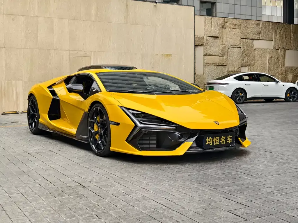 Lamborghini Revuelto — фото 1