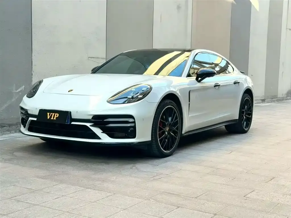 Porsche Panamera — фото 1