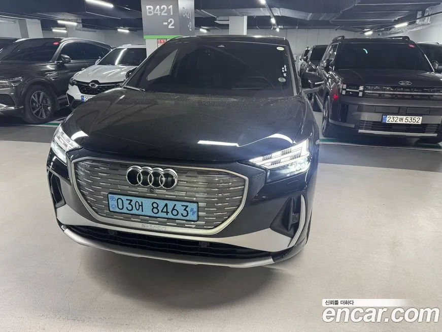 Audi Q4 e-tron — фото 1