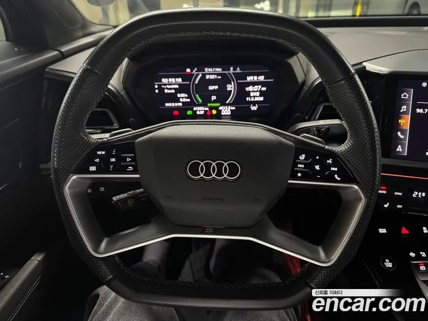 Audi Q4 e-tron — фото 10