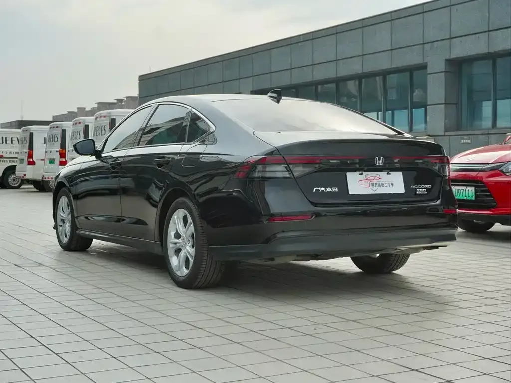 Honda Accord — фото 6