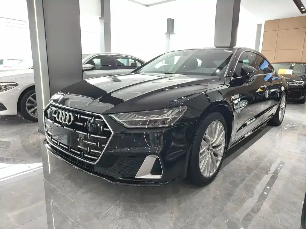 Audi A7L — фото 1