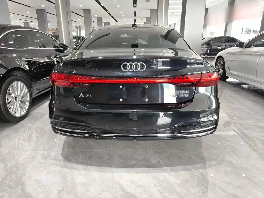 Audi A7L — фото 7