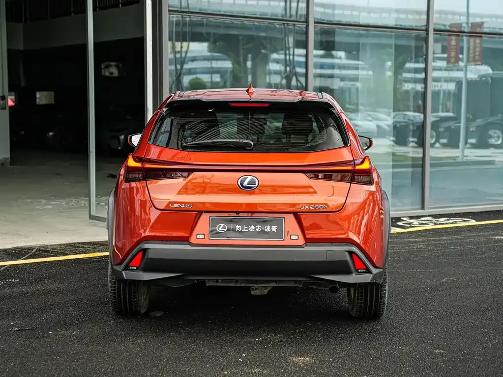 Lexus UX — фото 7
