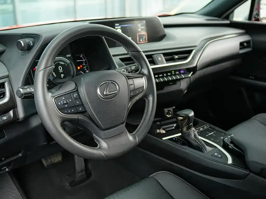 Lexus UX — фото 2