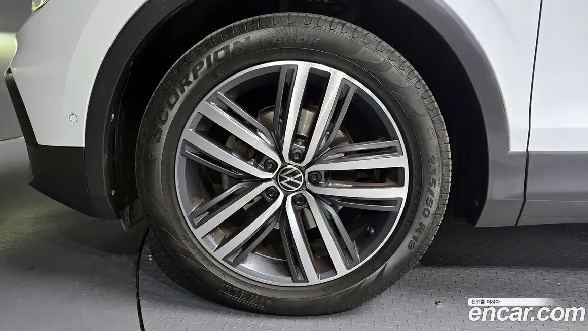 Volkswagen Tiguan — фото 8