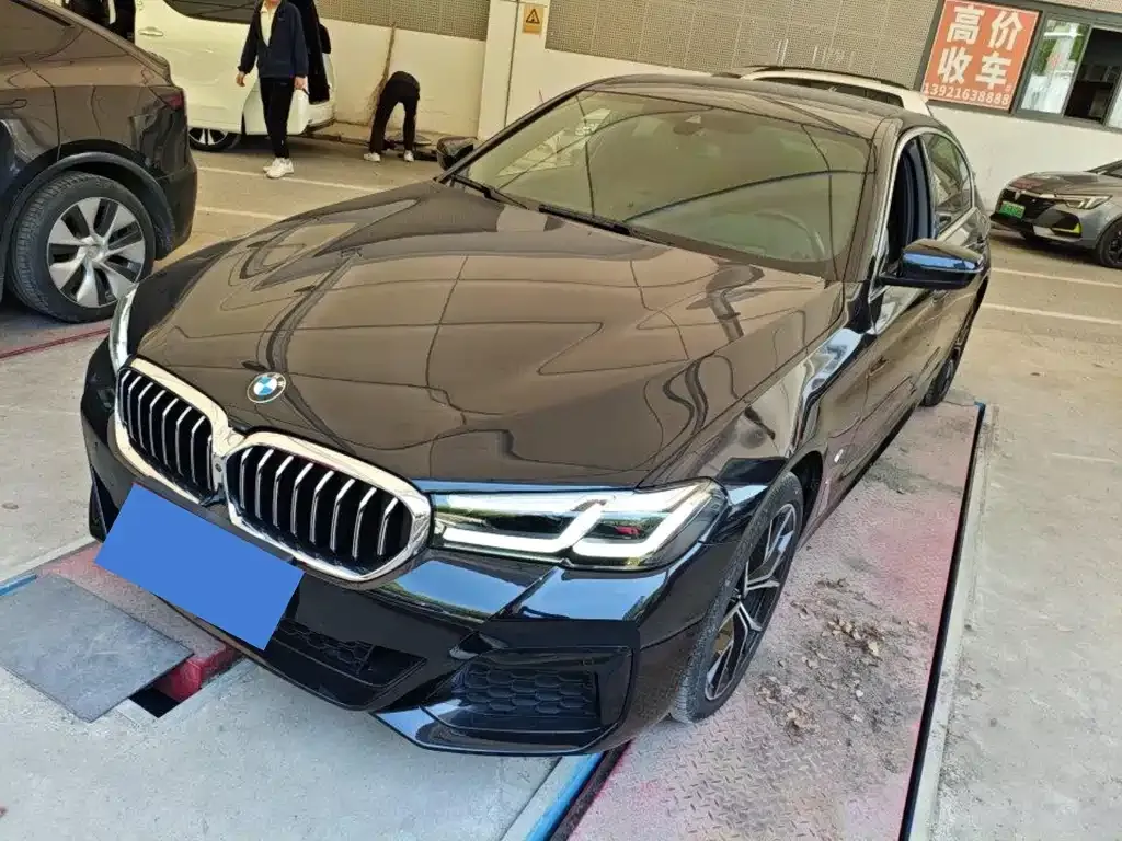 BMW 5 Series — фото 1