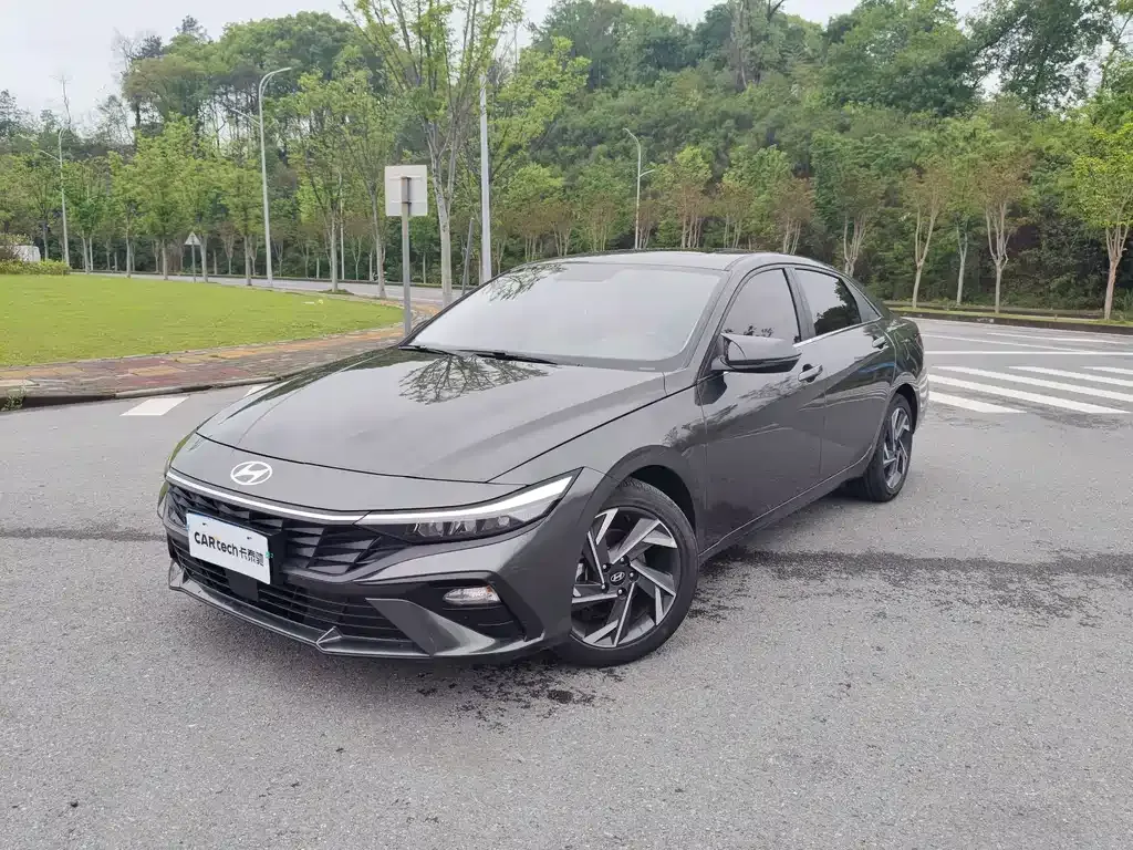 Hyundai Elantra — фото 1