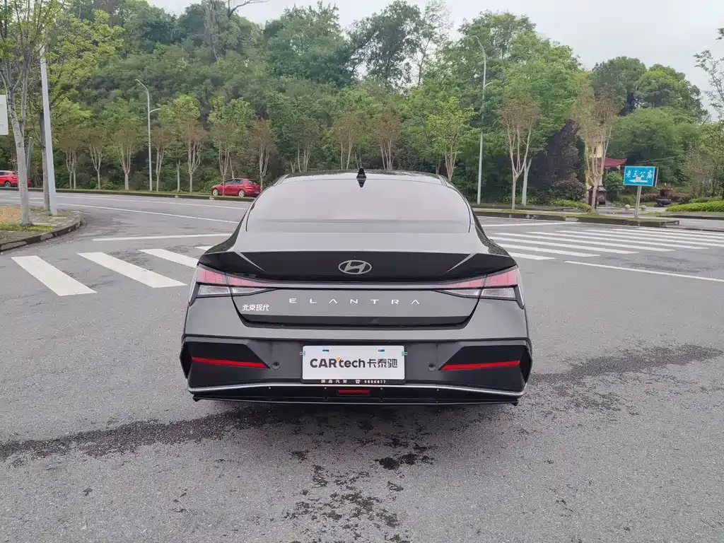 Hyundai Elantra — фото 8