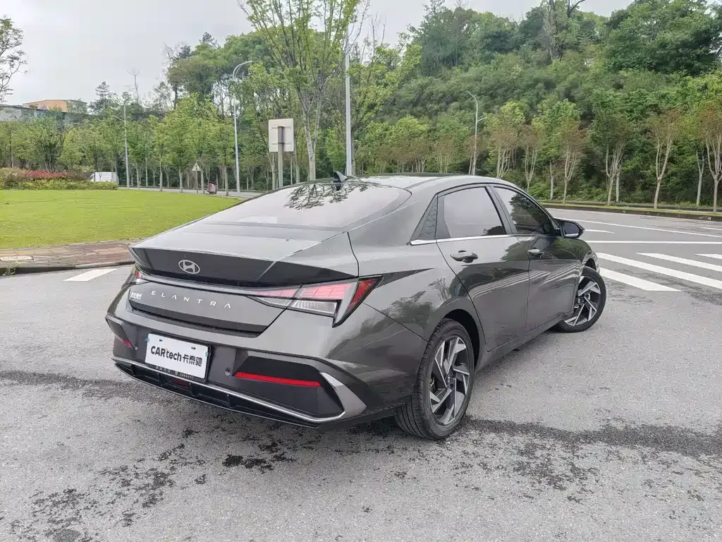 Hyundai Elantra — фото 7