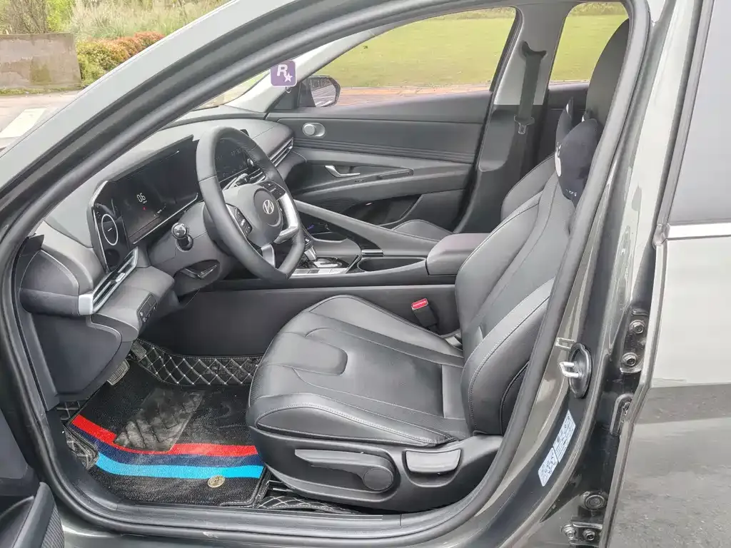 Hyundai Elantra — фото 10