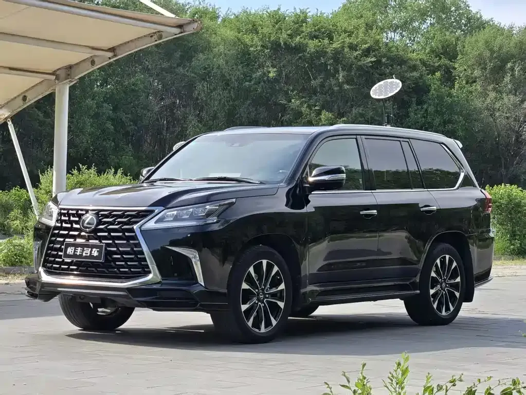 Lexus LX — фото 1