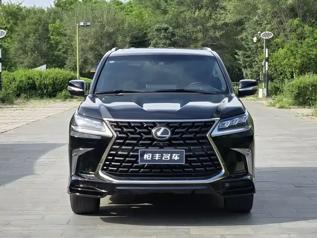 Lexus LX — фото 7